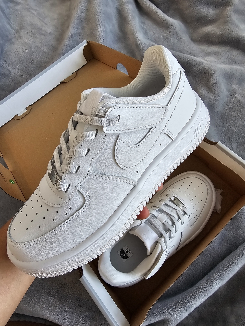 Nike White Kids Low-Top Leather Sneakers with Hook-and-Loop Strap